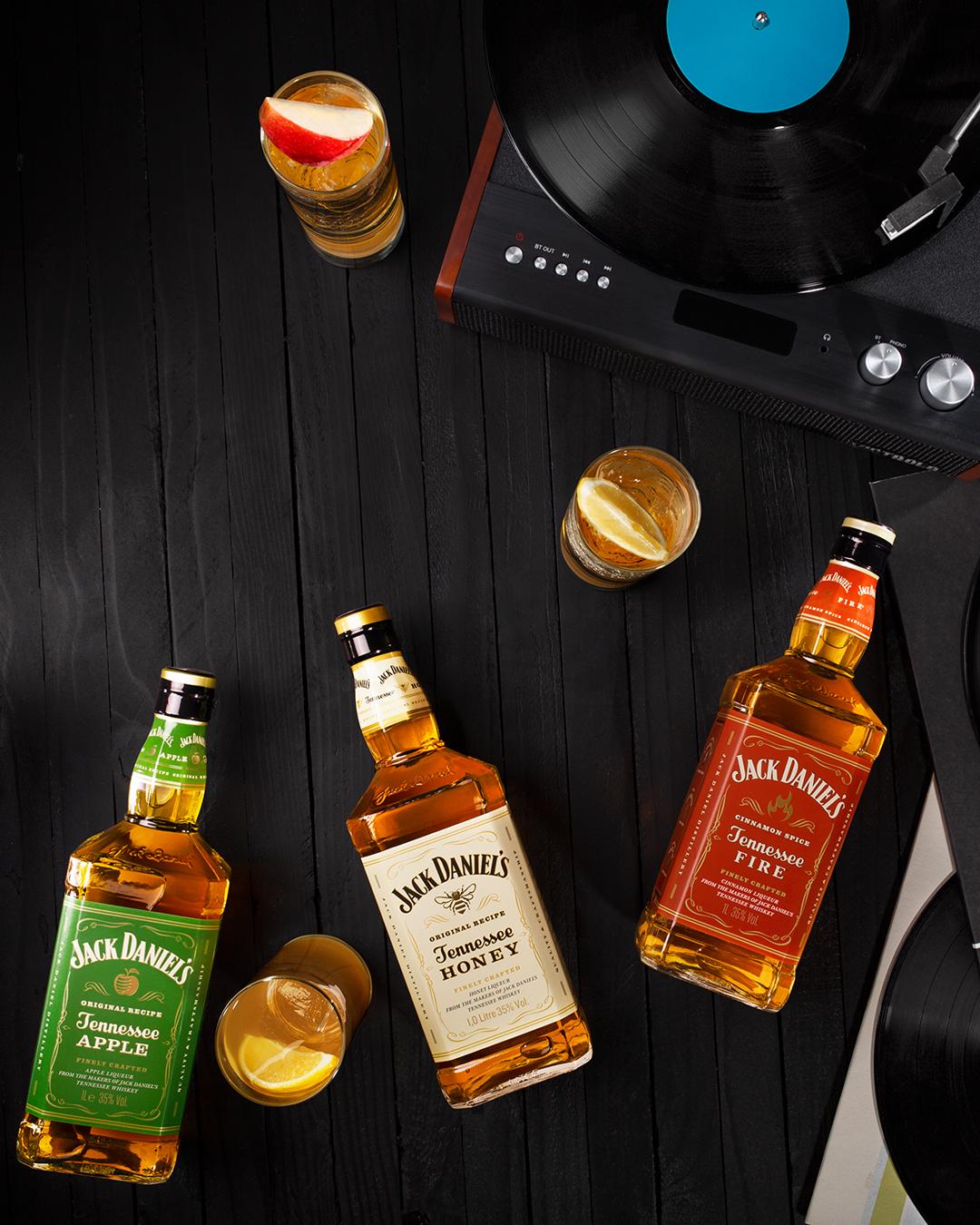 ウイスキー Jack Daniel's Tennessee Apple 1750ml Jack Daniel's Tennessee Apple Flavored Whiskey | ReserveBar